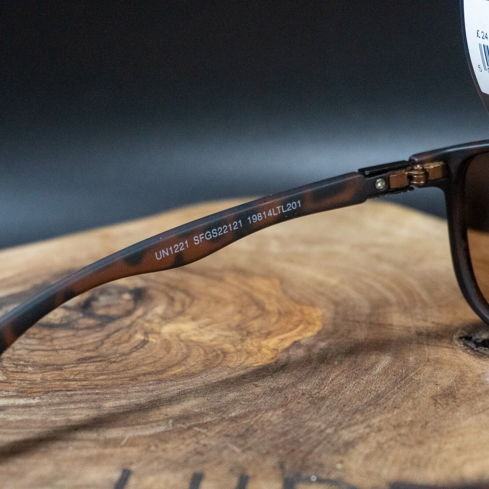 Foster Grant Mens Womens Sunglasses SFGS22121 Brown Frame Brown Gradient Lenses - VintageThing